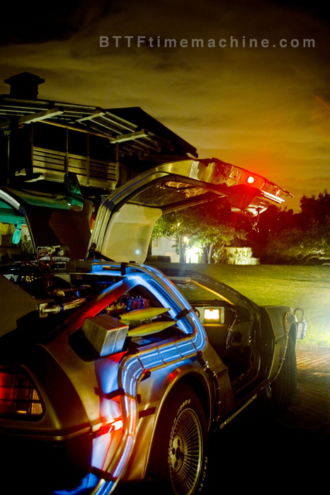 wm_bttf_delorean_rear_side_night.ddy9zkts8r48o0ogg0kcsws4c.ccndxrg9sb4800gwok888cw4o.th.jpeg